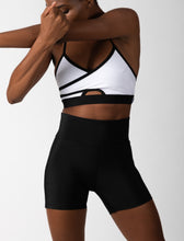 Cargar imagen en el visor de la galería, Virgo Top | Blanco y Negro