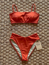 Cargar imagen en el visor de la galería, Clara | Coral alto Chedron